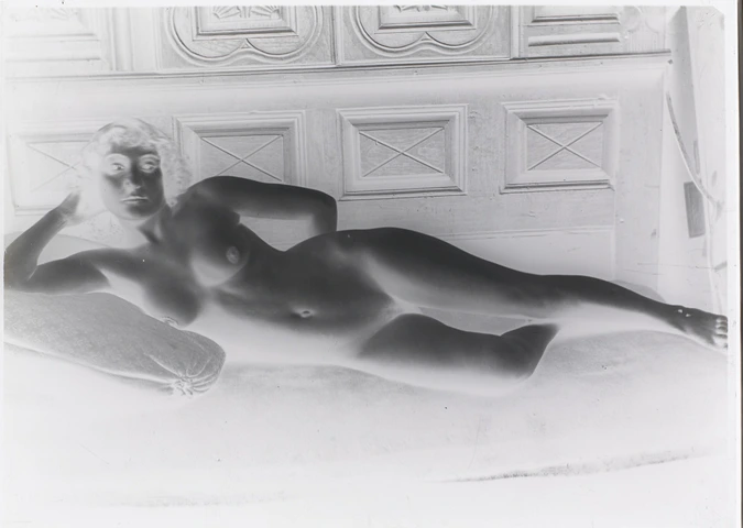 François-Rupert Carabin - Femme nue couchée sur le côté droit, de face, bras dro...