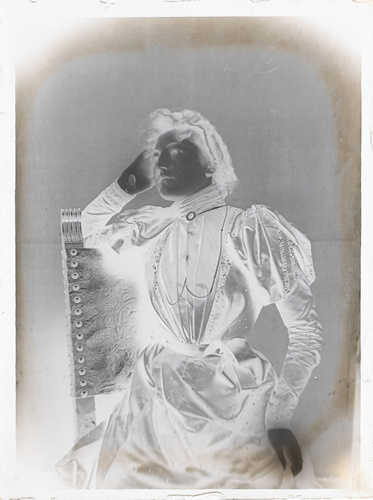 François-Rupert Carabin - Femme nue assise, main droite posée sur la tête
