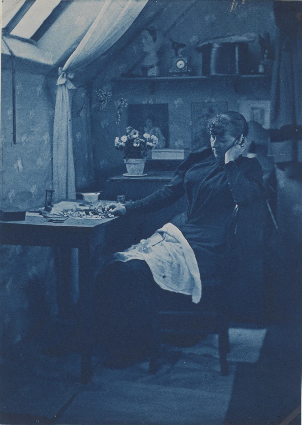 Femme assise, vêtue, dans l'atelier de l'artiste - Charles-François Jeandel