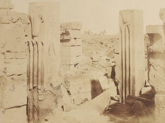 Théodule Devéria - Karnak, Thoutmès III - Colonnes de Lotus