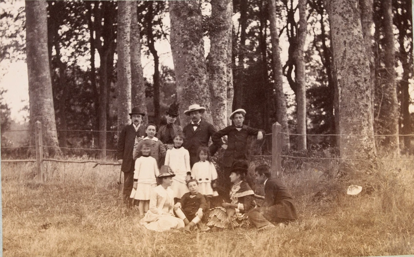 Gustave Eiffel - Le Groupe Loewy dans le parc de Sassetot