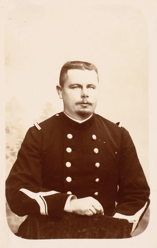 E. Gonet - Léon Ledru, deuxième fils d'Auguste Isidore Ledru, en uniforme