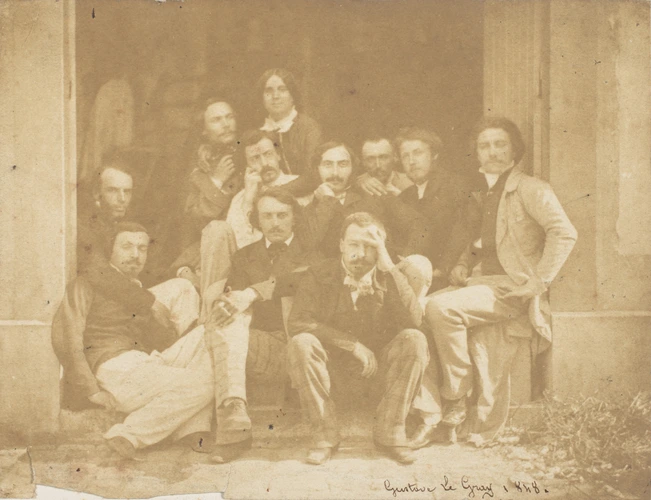 Gustave Le Gray - Groupe d'hommes et une femme assis sur un perron