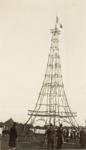 Boys Scouts français - Tour Eiffel construite à Londres