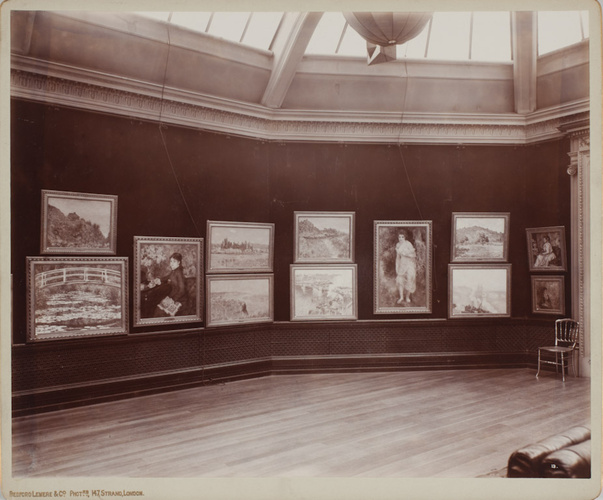 Bedford Lemere & Co - Vue d'une salle de l'exposition "Pictures by Boudin, Cézan...