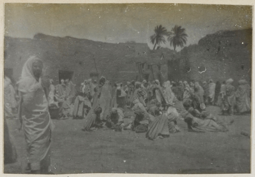 Henri Evenepoel - Hommes rassemblés sur une place de Sidi Okba