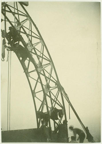 Henri Rivière - La Tour Eiffel - Quatre ouvriers travaillant sur une poutre en a...