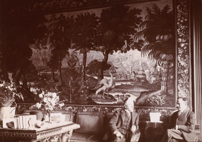 Anonyme - G. Eiffel et un homme assis dans le salon de la villa Salles