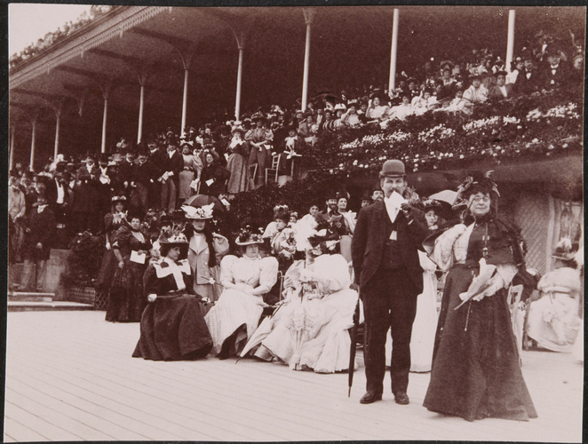 Henri Lemoine - Champs de courses, tribune