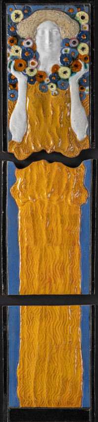 Michael Powolny - Relief : femme à la guirlande de fleurs