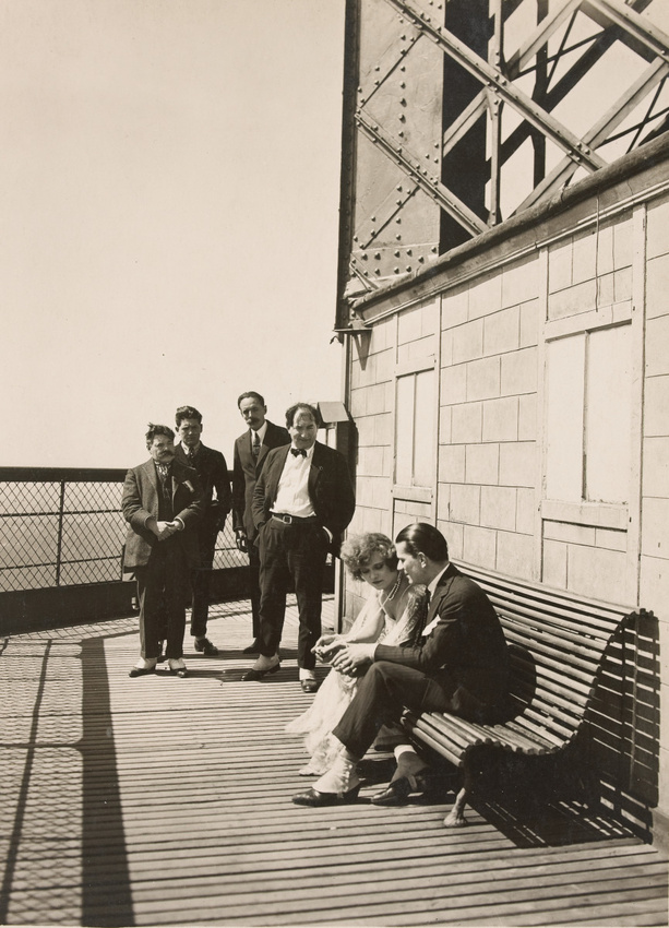 René Clair - Photogramme extrait de "Paris qui dort", un film de René Clair tour...