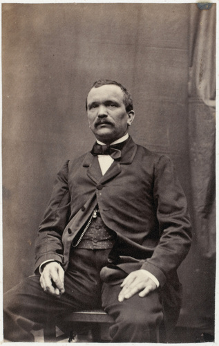 Achille Bonnuit - Homme assis sur une chaise