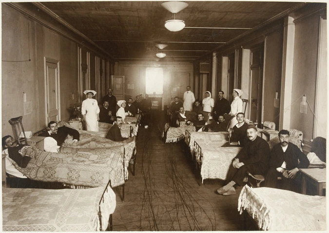 Malades et infirmières dans une salle commune de l'hôpital - Henri Manuel
