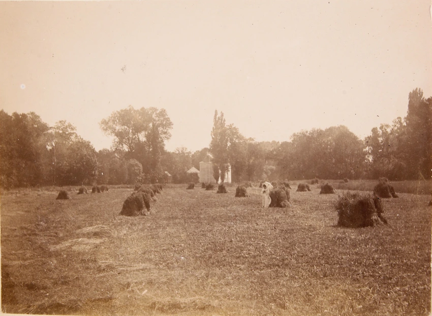 René Lalique - La Benneterie, femme dans un champ