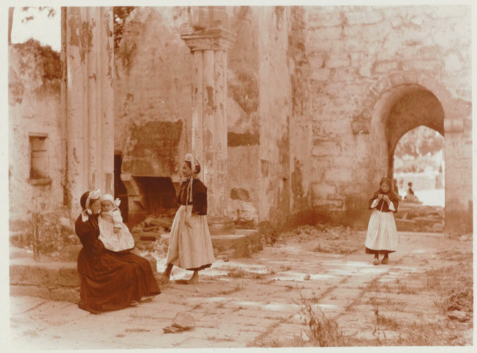 Charles Augustin Lhermitte - Pont-l'Abbé, église de Lambour - Jeune filles, bébé...