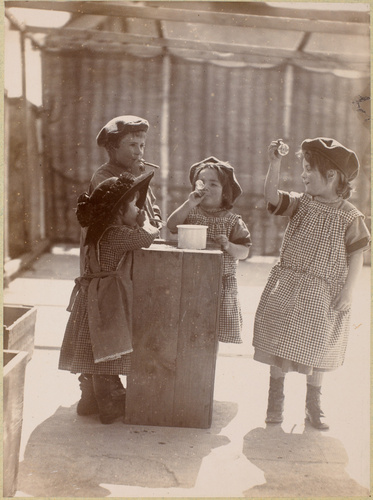 Gabriel Loppé - Les Bulles de savon, Gabrielle, Marguerite, Raymonde et Ernest, ...