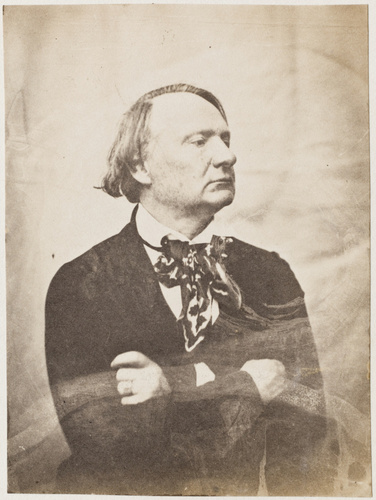 Charles Hugo - Victor Hugo, menton levé, bras croisés