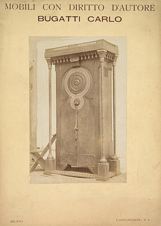 Anonyme - Photographie d'une armoire et d'un tabouret de Carlo Bugatti