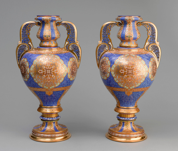 Manufacture de Sèvres - Vase "Feuchère" (d'une paire)