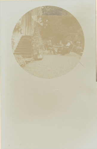 Anonyme - Cinq personnes, dont Pascal Dagnan-Bouveret et sa femme Anne-Marie, as...