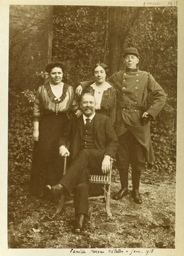 Anonyme - Photographie d'Etienne Moreau-Nélaton, de ses deux filles et de son fi...