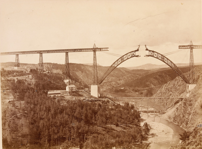 Anonyme - Viaduc de Garabit, vue prise de la rive droite le 18 avril 1884