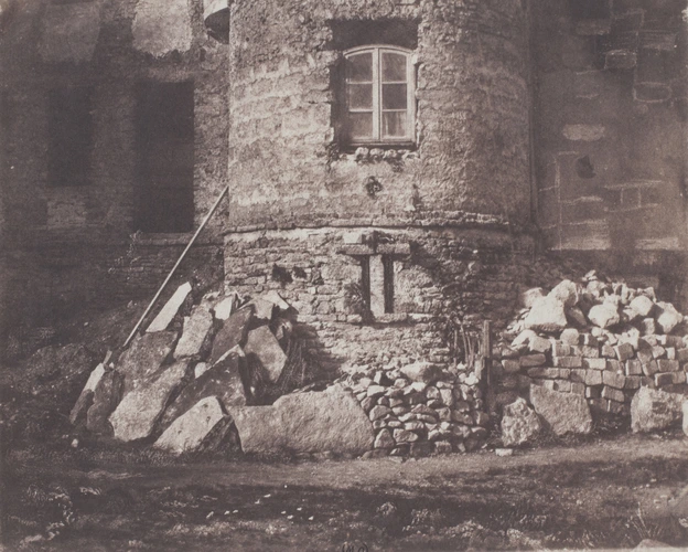 Adolphe Humbert de Molard - Amas de pierres au pied de la tour d'un château