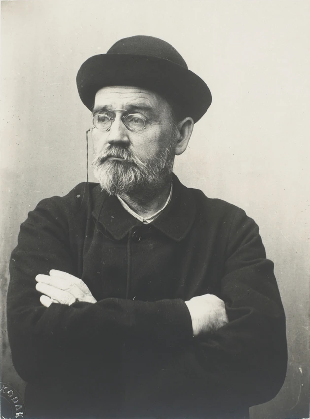 Emile Zola - Autoportrait avec chapeau, les bras croisés