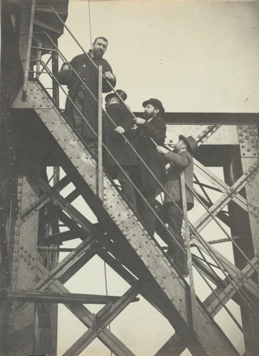 Henri Rivière - La Tour Eiffel - Quatre visiteurs sur un escalier