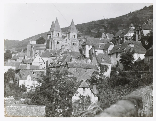 Paul Haviland - Village et église au pied d'une colline