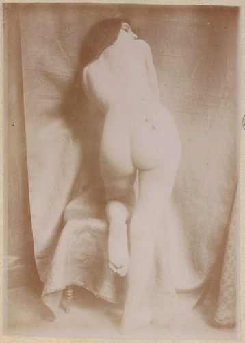 François-Rupert Carabin - Femme nue debout de dos, jambe gauche repliée