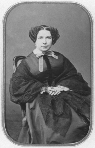 Bayard et Bertall - Jeune femme assise