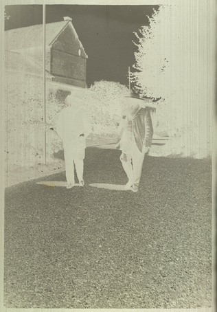 Pierre Bonnard - Claude Monet (et un personnage non identifié) marchant dans une...