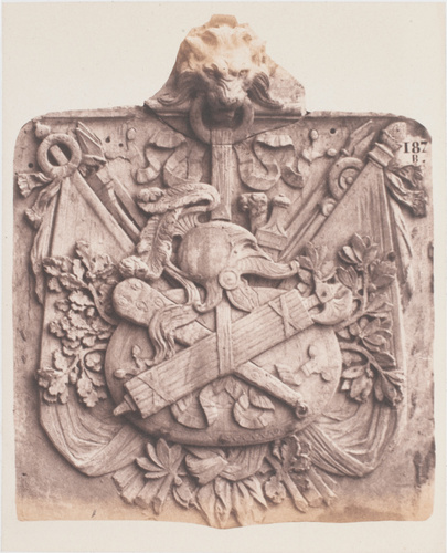 Édouard Baldus - Blason, élément de décor du palais du Louvre, Paris