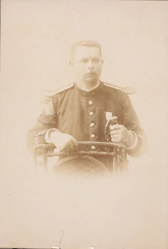 Mora - Léon Ledru, deuxième fils d'Auguste Isidore Ledru, en uniforme