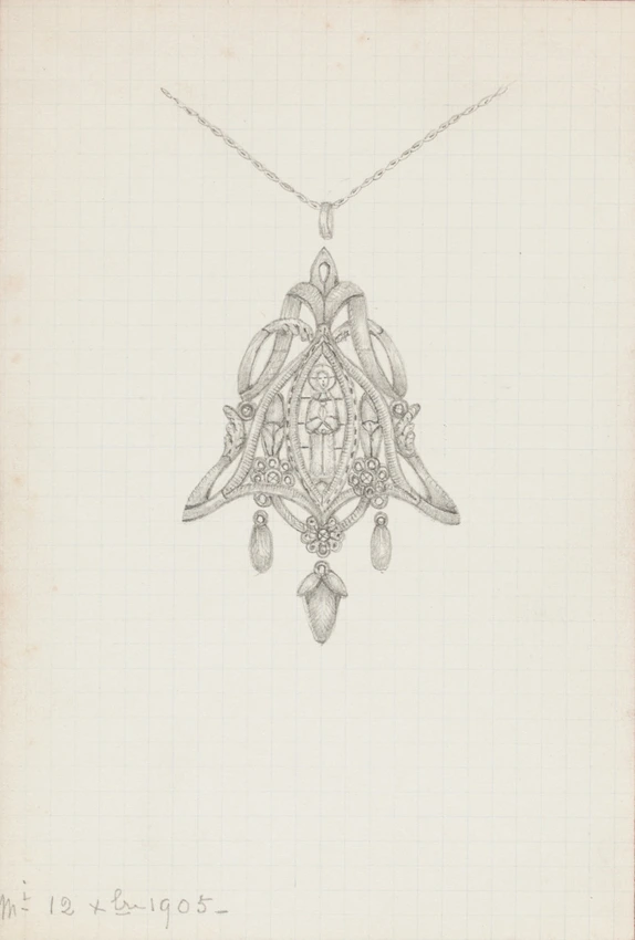 Pendentif à motif de sainte (Vierge ?), fleurdelisé, deux gouttes en chute, pendeloque, chaîne, anneau - Enguerrand du Suau de la Croix