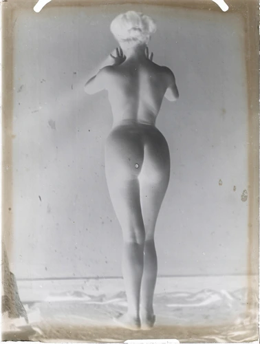 François-Rupert Carabin - Femme nue debout de dos, appuyée contre un mur
