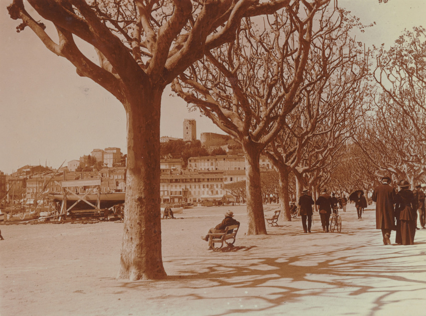 Charles Augustin Lhermitte - Homme dormant sur un banc, sur une place du port de...