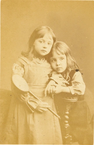 Elliott & Fry - Laurence et Anna Alma-Tadema, à l'âge de neuf et sept ans