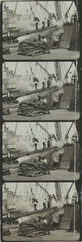 Auguste Lumière - Plaque 3, film 34, déchargement d'un navire, Barcelone