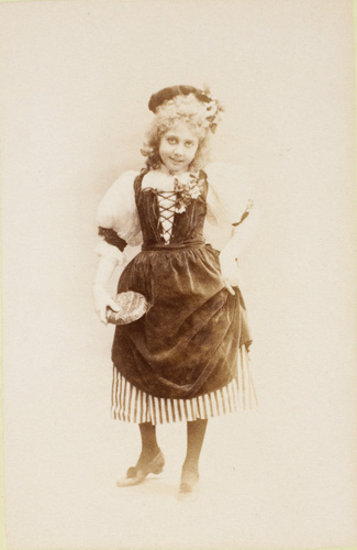 Otto - Thérèse Le Grain enfant, debout en pied