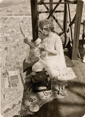 Anonyme - Photogramme extrait du film de René Clair "Paris qui dort", 1925