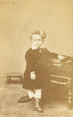 Michel Berthaud - Edouard Eiffel enfant, debout en pied