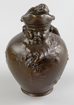 Auguste Ledru - Grande cruche à tête de vieillard, pleureuse et décor de houblon