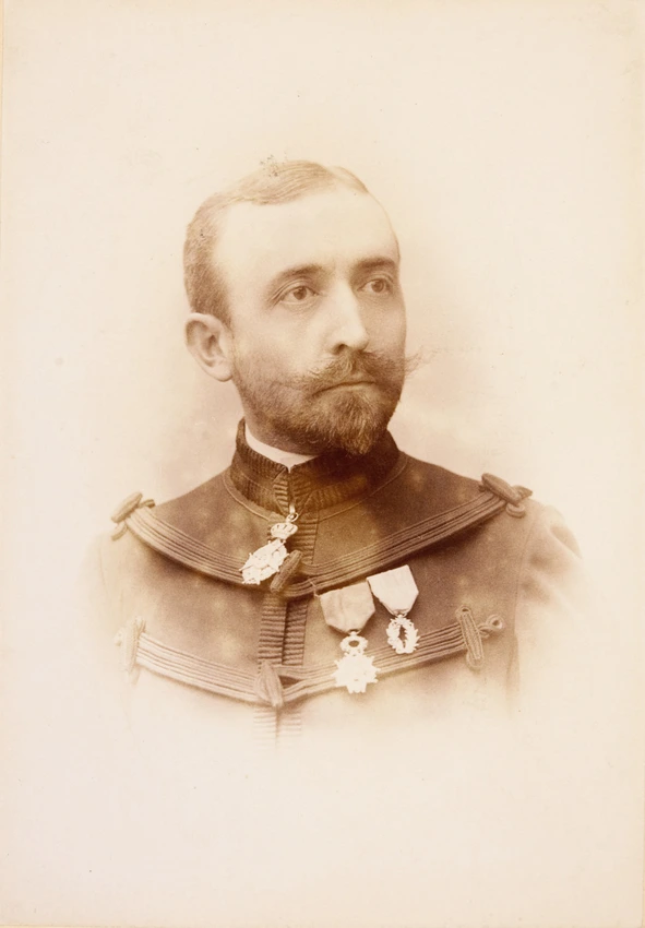 Eugène Pirou - A. de Joly. Buste en uniforme