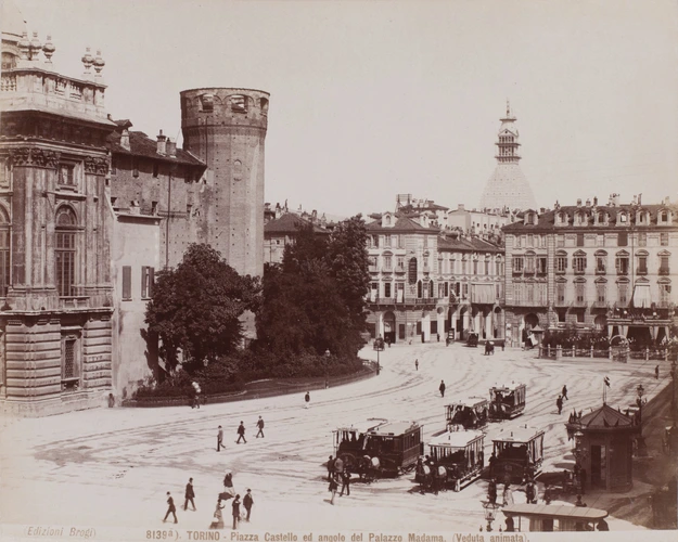 Edizioni Brogi - Torino - Piazza Castello ed angolo del Palazzo Madama