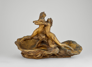 Raoul Larche - Deux femmes enlacées, vasque