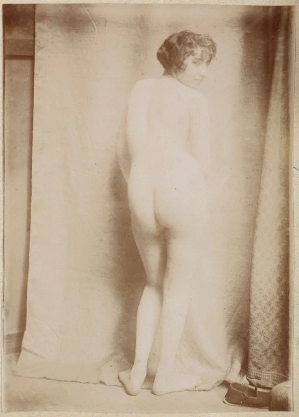 François-Rupert Carabin - Femme nue debout de dos, visage de profil