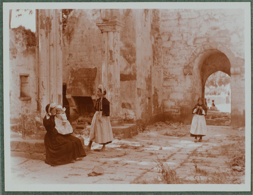 Charles Augustin Lhermitte - Pont-l'Abbé, église de Lambour - Jeune filles, bébé...
