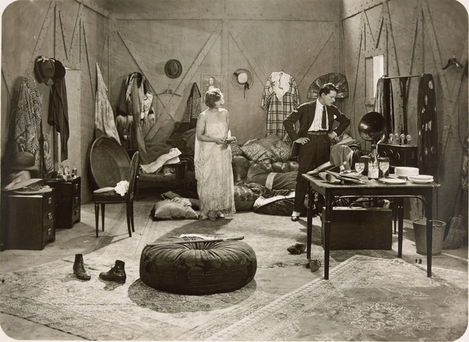 René Clair - Photogramme extrait de "Paris qui dort", un film de René Clair tour...